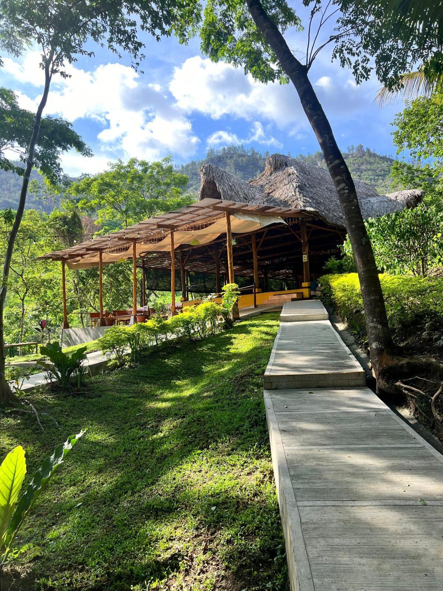Oasis The Traveler Hostel Lanquín