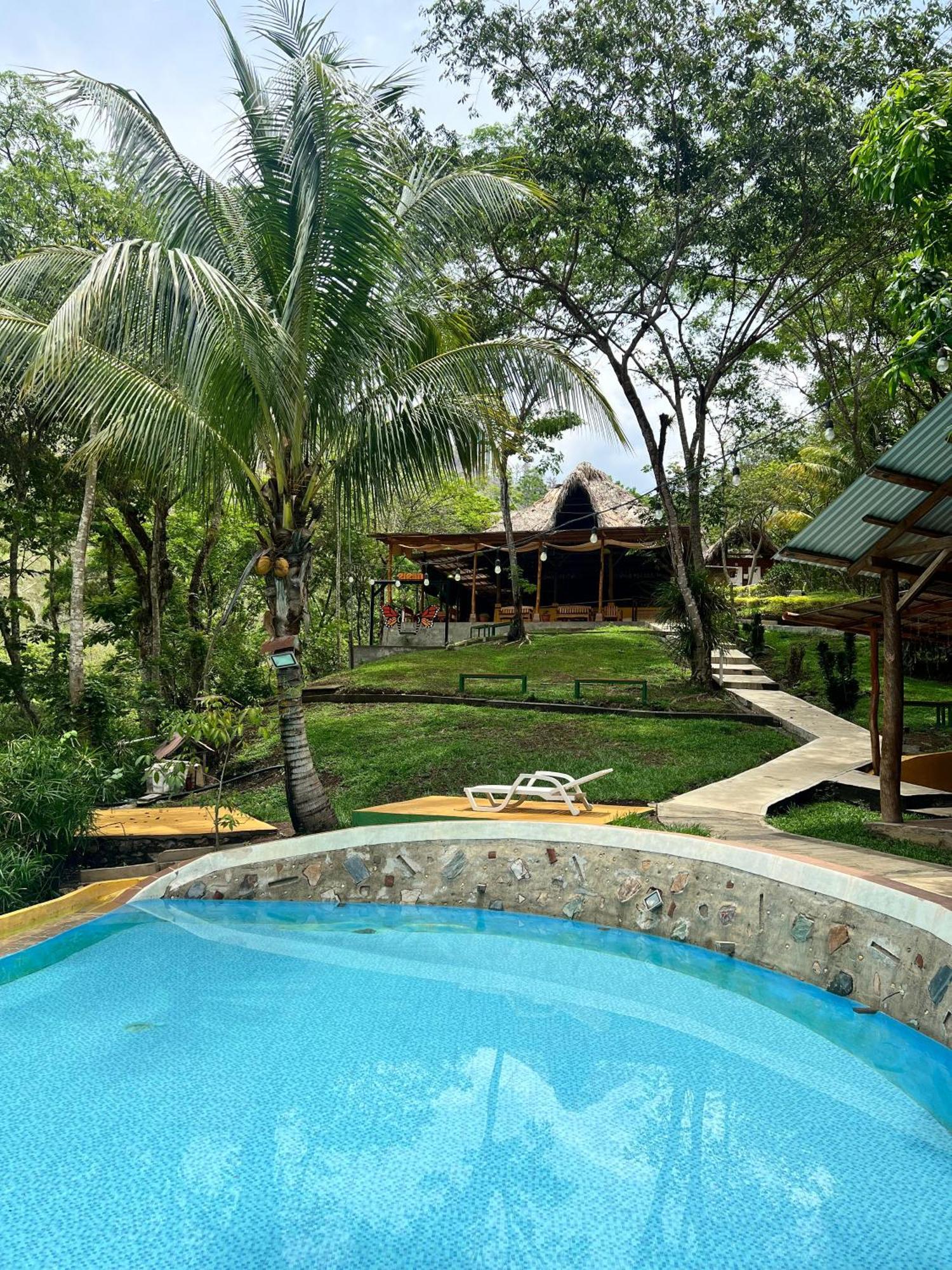 Oasis The Traveler Hostel *