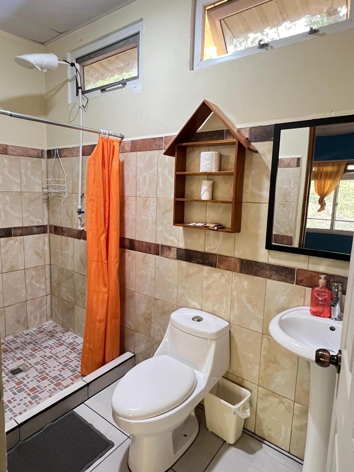 Hostel Oasis The Traveler Lanquín