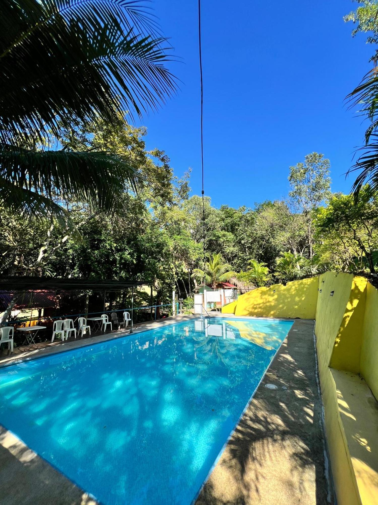 Oasis The Traveler Hostel *