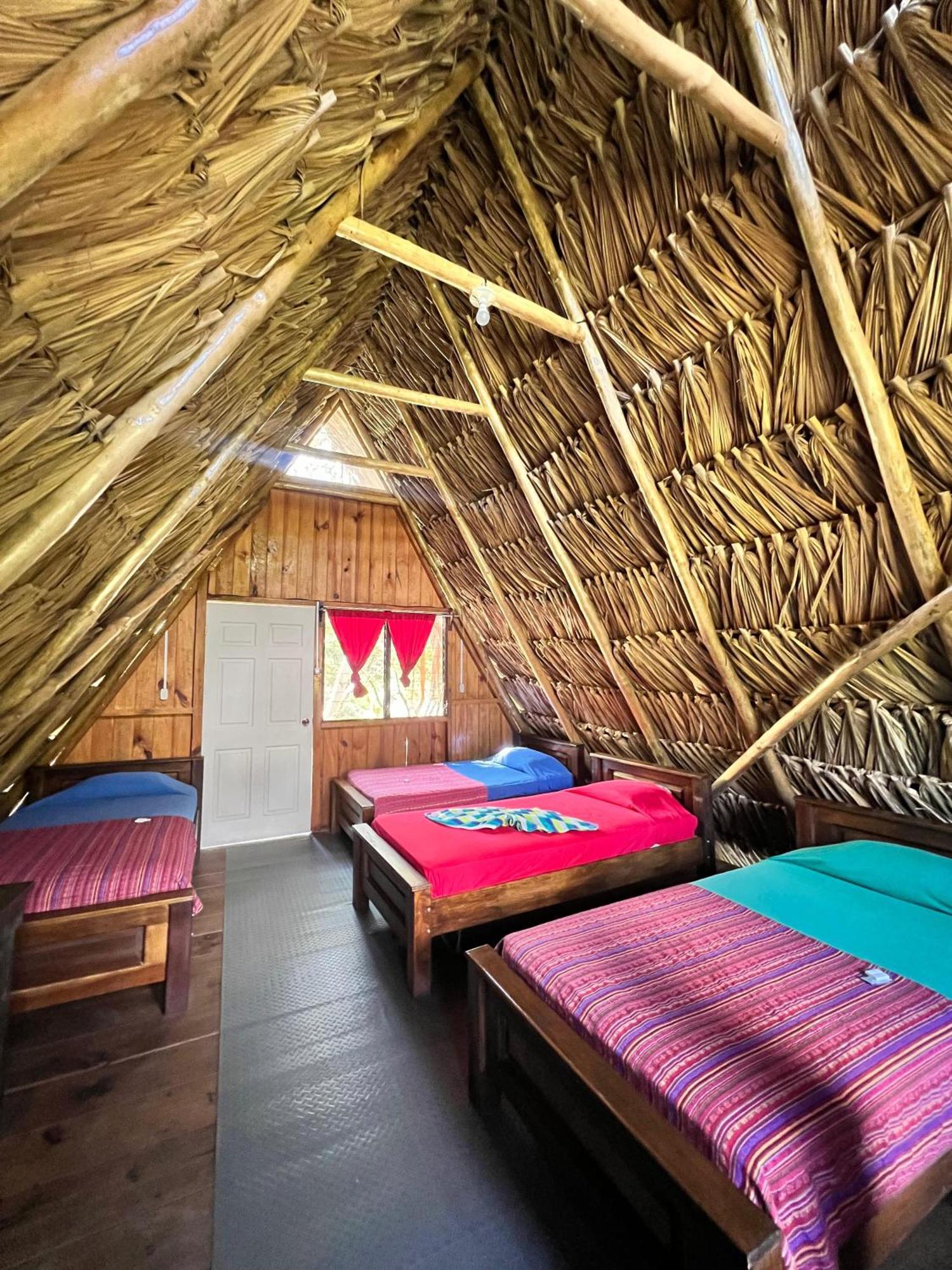 Oasis The Traveler Hostel *