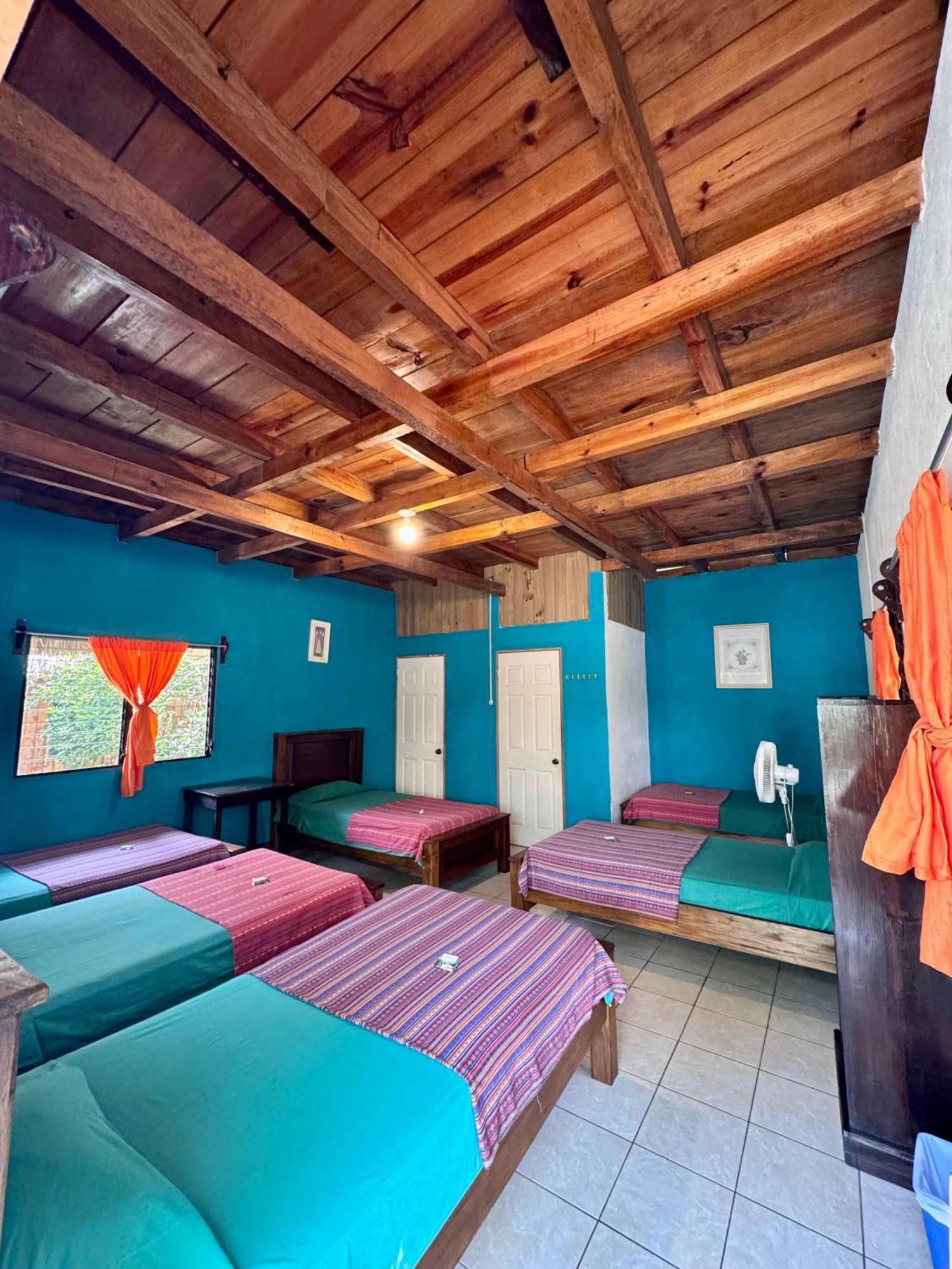 Oasis The Traveler Hostel Lanquín