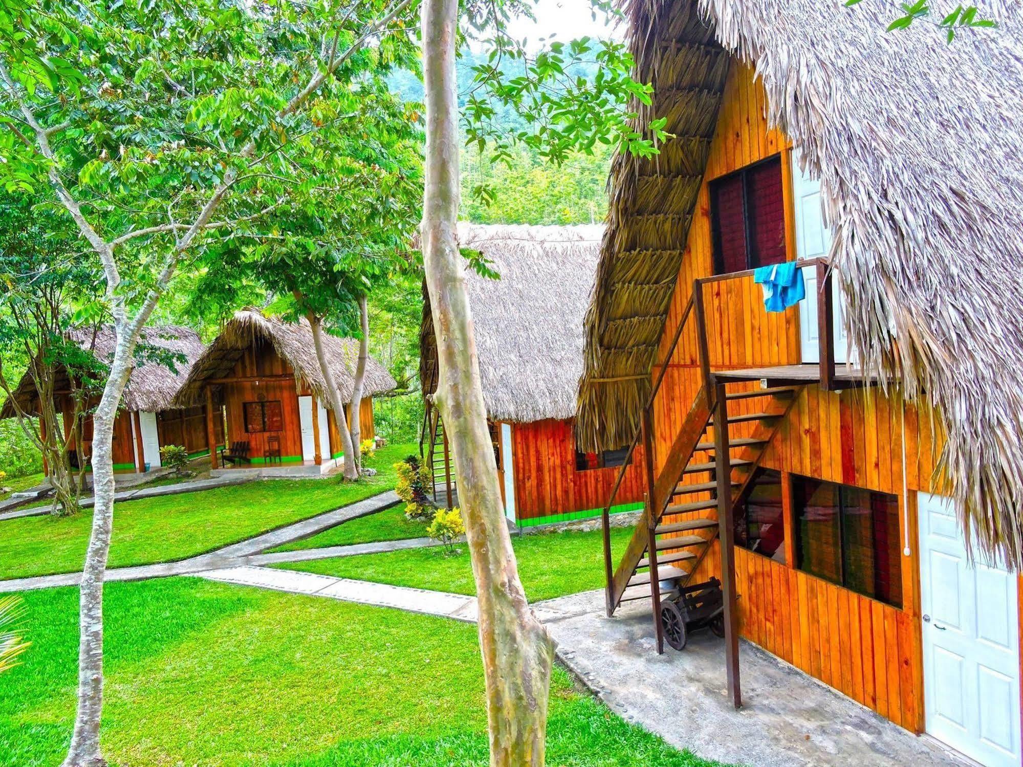Oasis The Traveler Hostel *