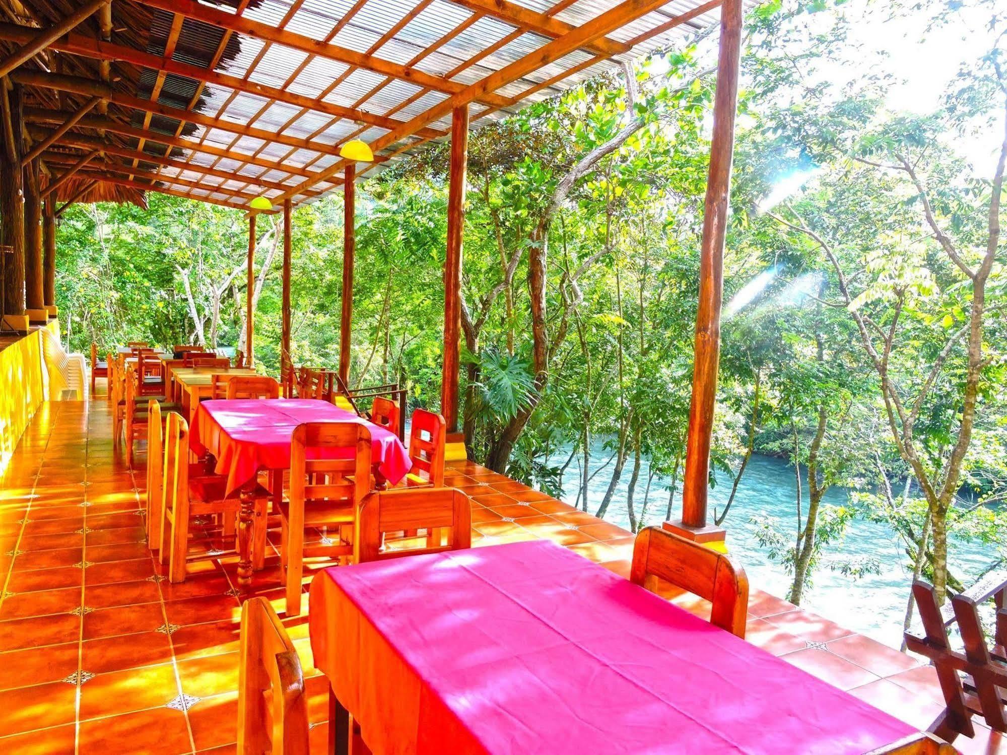 Hostel Oasis The Traveler Lanquín